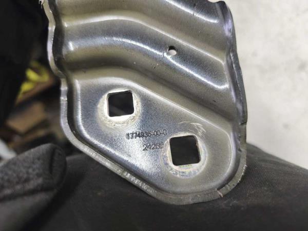 CHARNIERE DE CAPOT GAUCHE TESLA - Vue 2